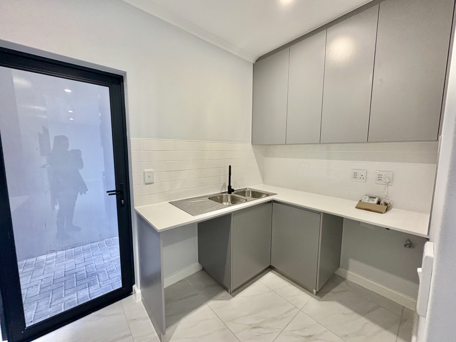 To Let 4 Bedroom Property for Rent in Sandown Western Cape